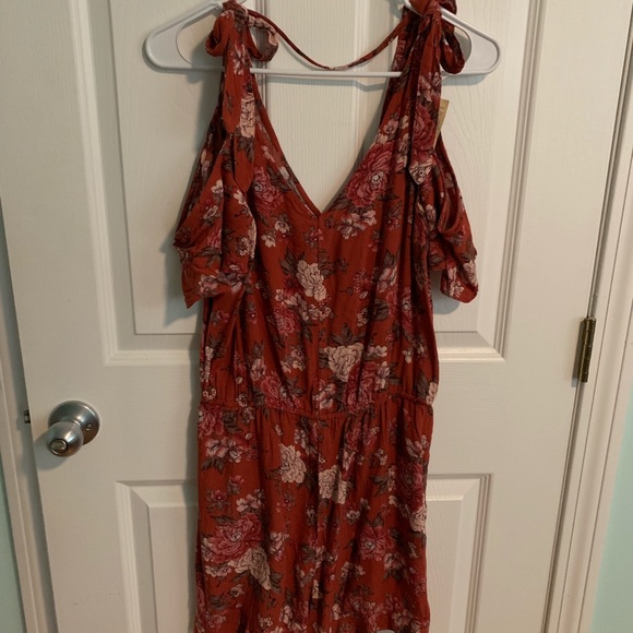 NWT AE Floral Cold Shoulder Romper - Picture 3 of 8